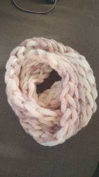 Ръчно плетен шал