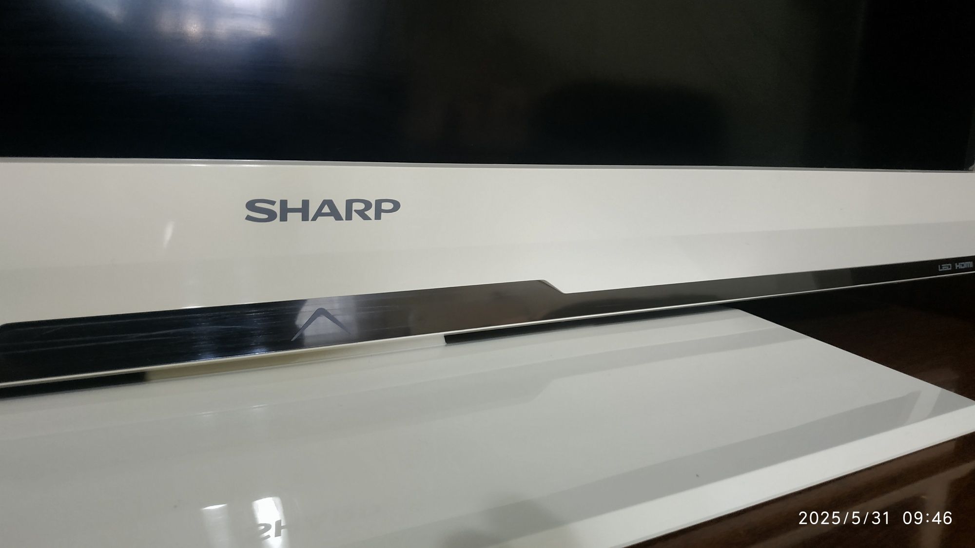 Sharp Aquos вместе с smart box и тюнером Uzdigital