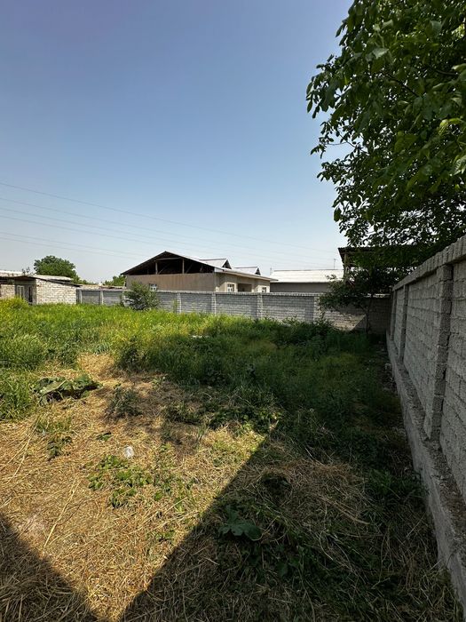 Ер сотилади 5,5 соток. Сотиги 8800$. Кибрай тумани Кипчок махаллисида