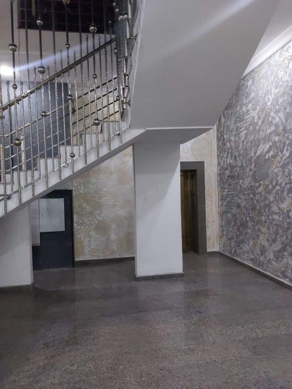 Продаётся 2-х комнатная квартира в Юнусабадском районе.
Рядом с метро.