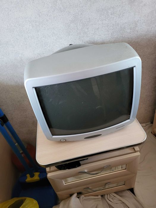 Отдам телевизор.