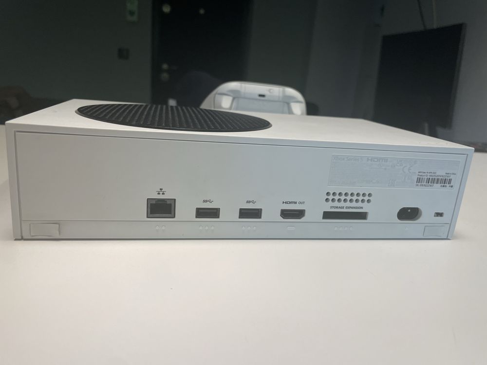 Vand consola Xbox Series S cu maneta si charger