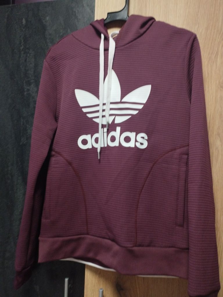 Мъжко худи Adidas отговаря на S