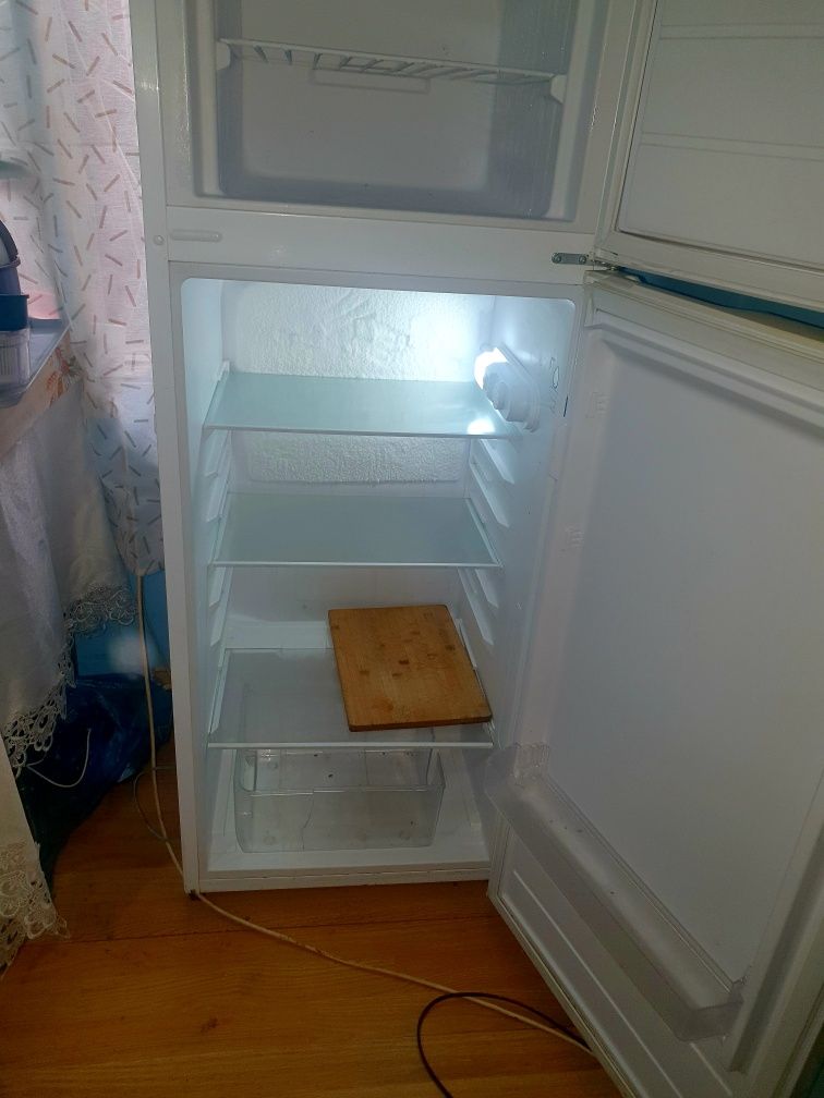 Vand dulap și frigider