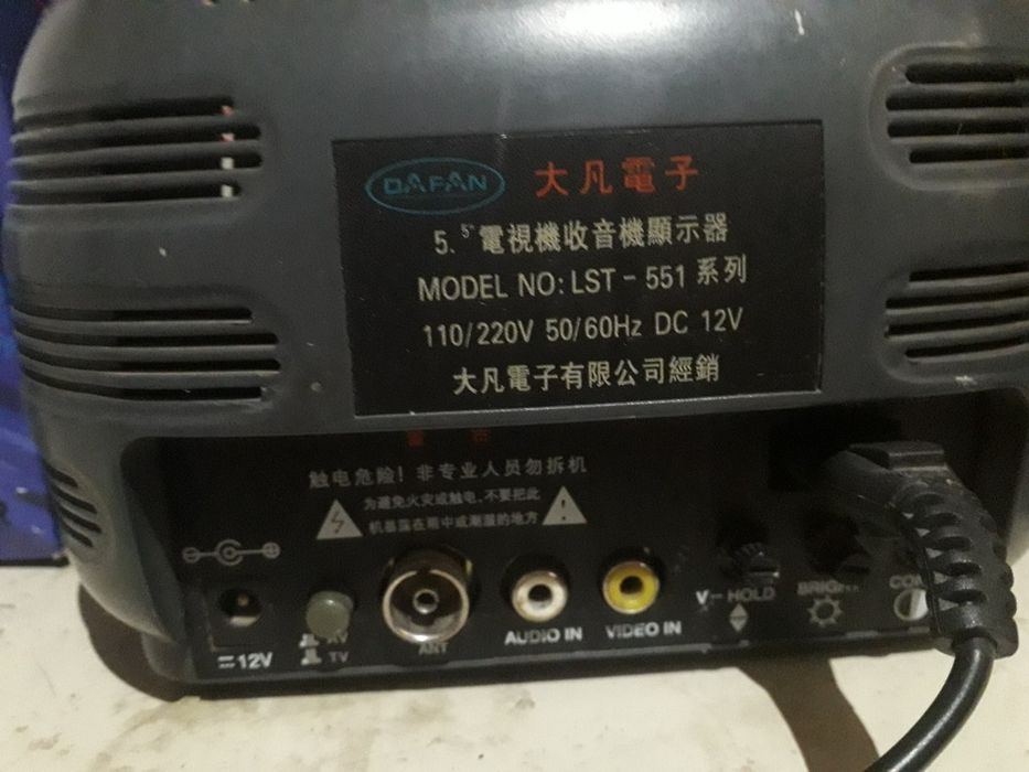 Продаю телевизор 12 v маленький