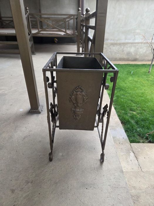 Урна железный 2шт в отличном состояние