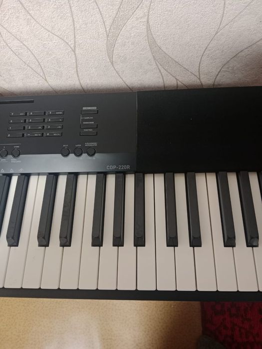 Продам пианино Casio