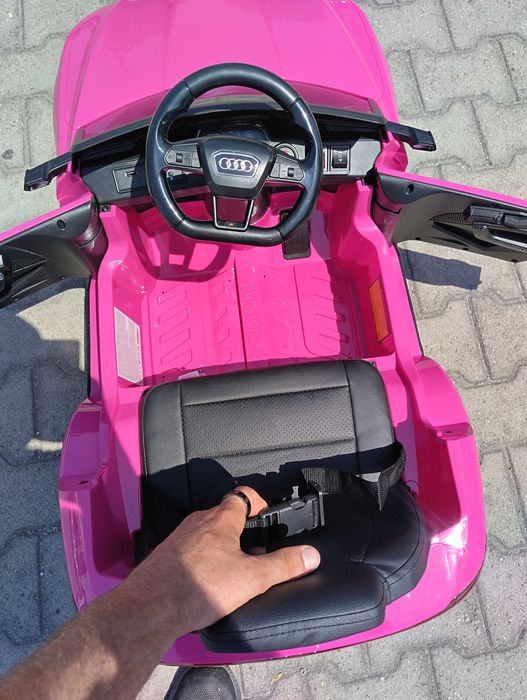 AUDI Акумулаторен джип SQ8 e-tron мет. Розов