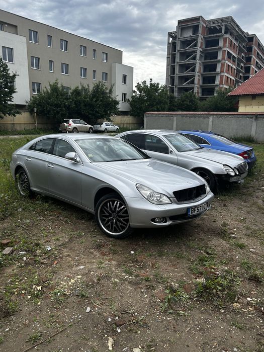 Dezmembrez Mercedes w219
