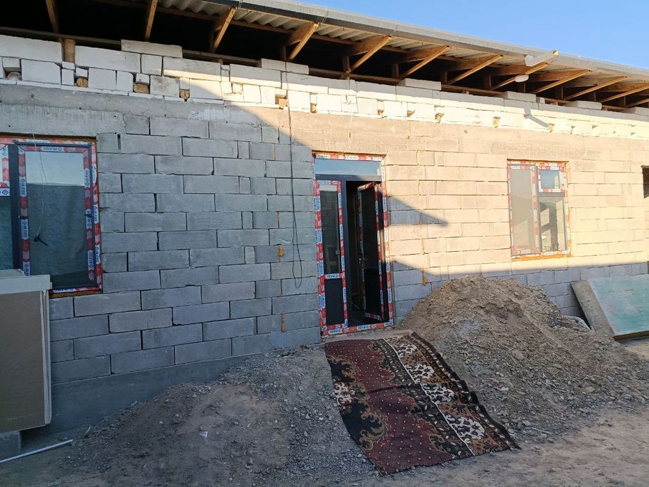 2 sotikli chala bitgan xovli uy sotiladi