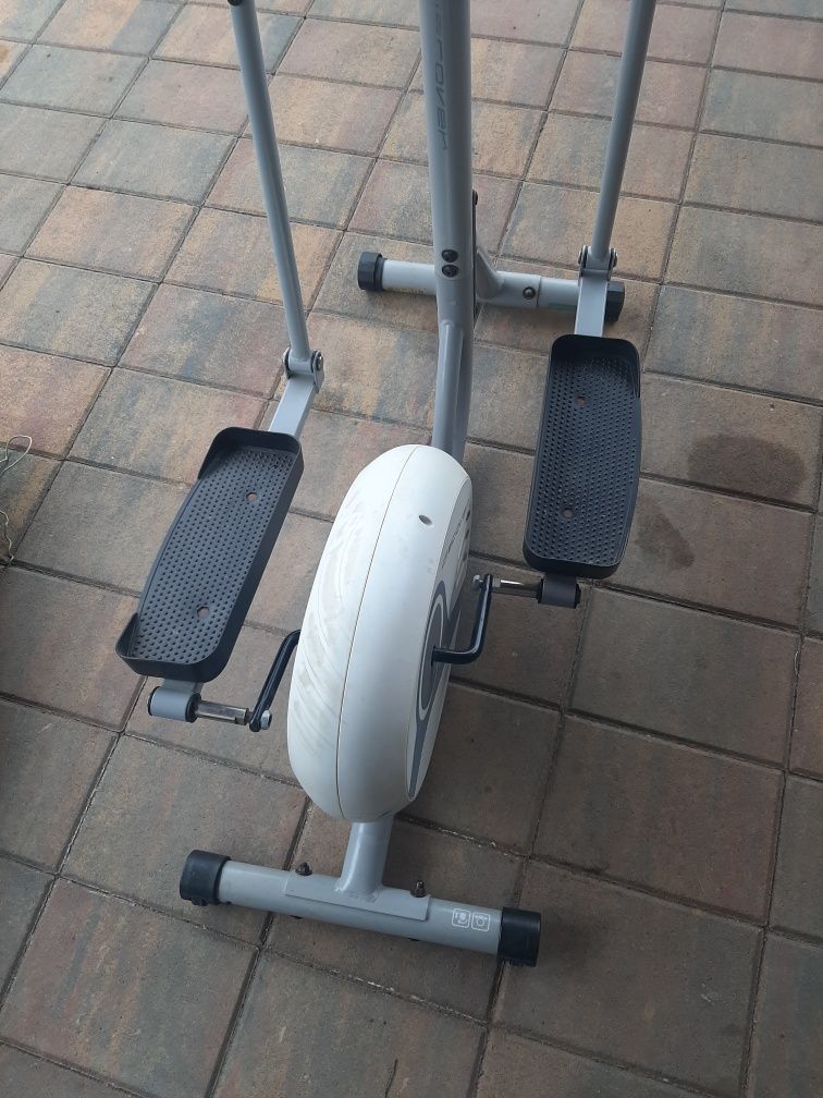 Stepper fitness cu manere