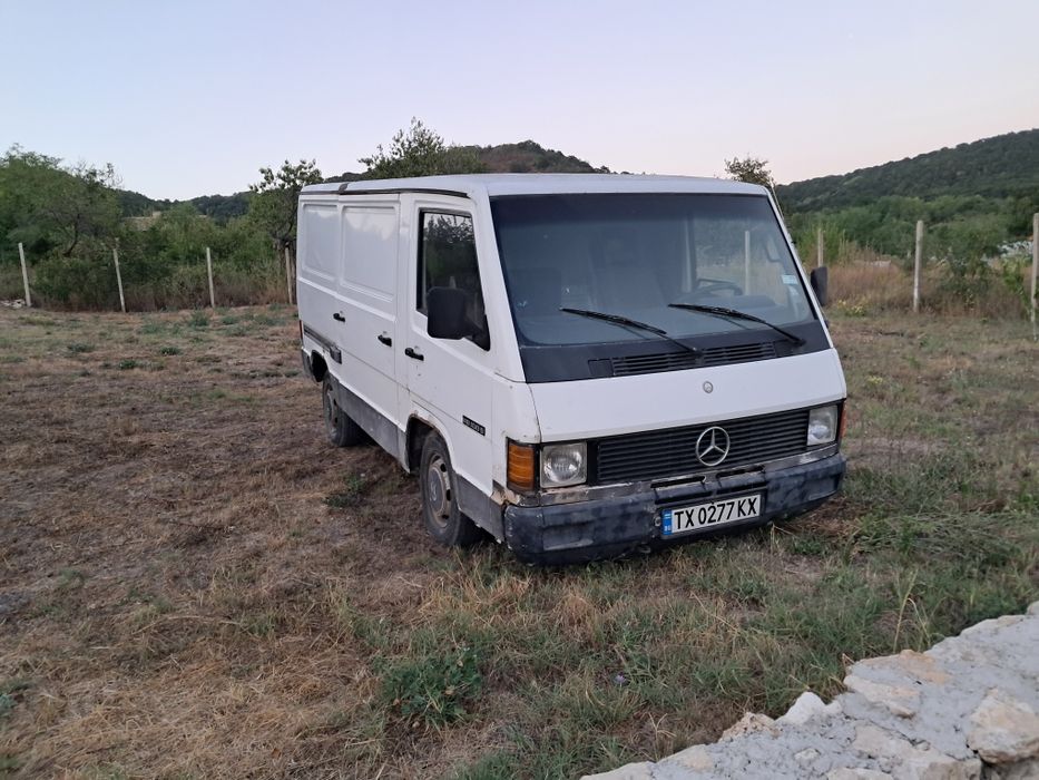 Продавам Mercedes MB 100