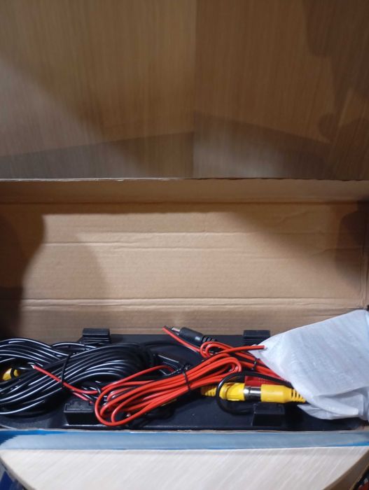 Oglinda retrovizoare cu monitor ptr parcare cu spatele