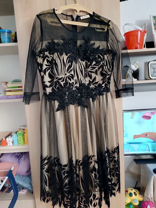 Vând rochiță de gală