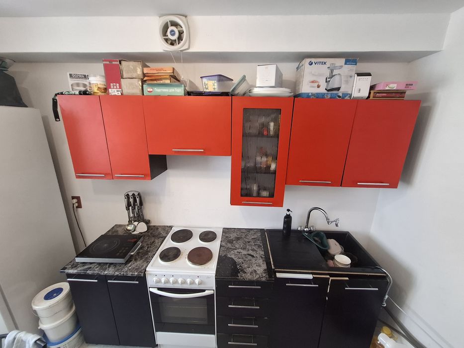 Продам кухонный гарнитура и электро плита с духовкой