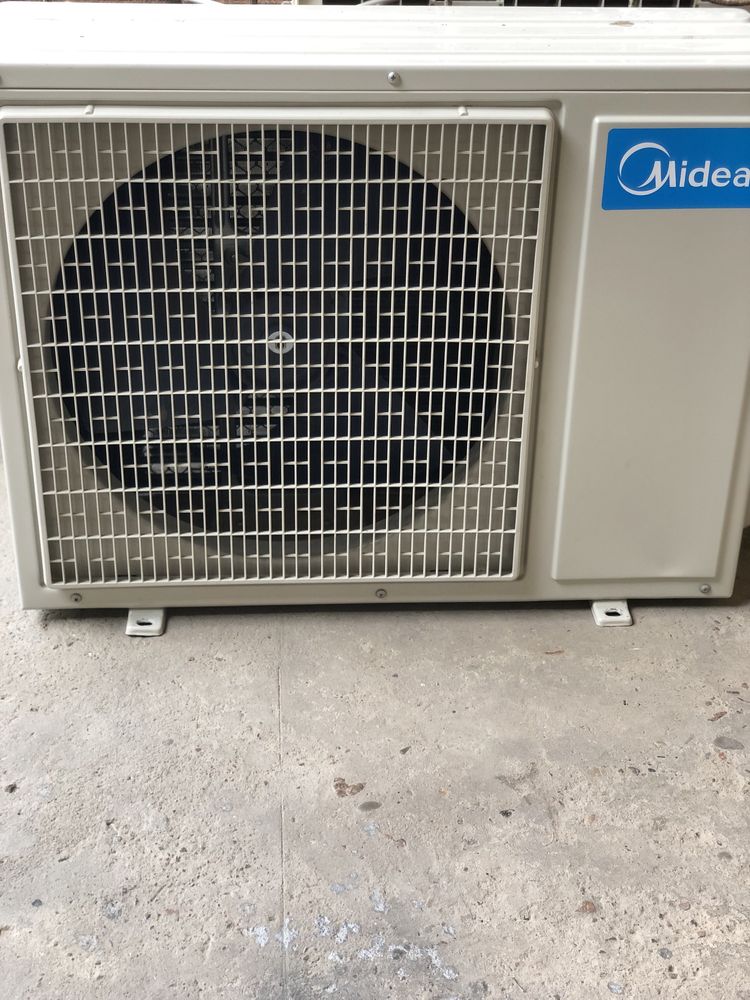 Кондиционер Midea 12  продам дешево в хорошем состоянии