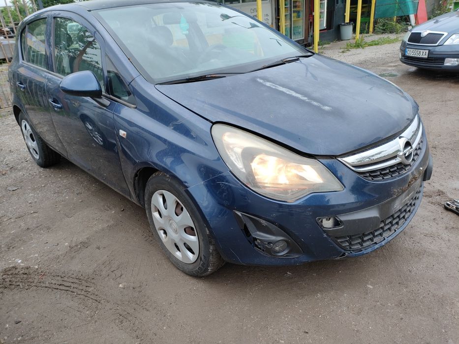Продавам на части Опел Корса 1.2i 2010г