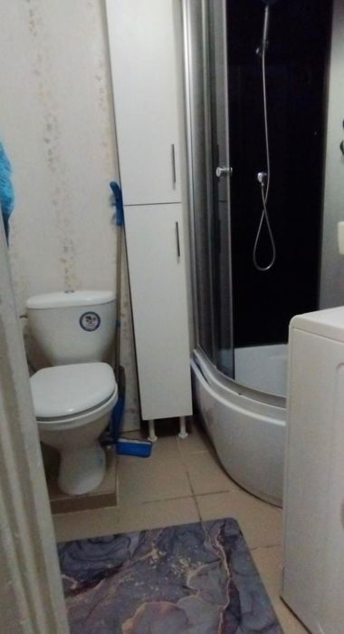 По ул. Сатпаева коммунальные внутри