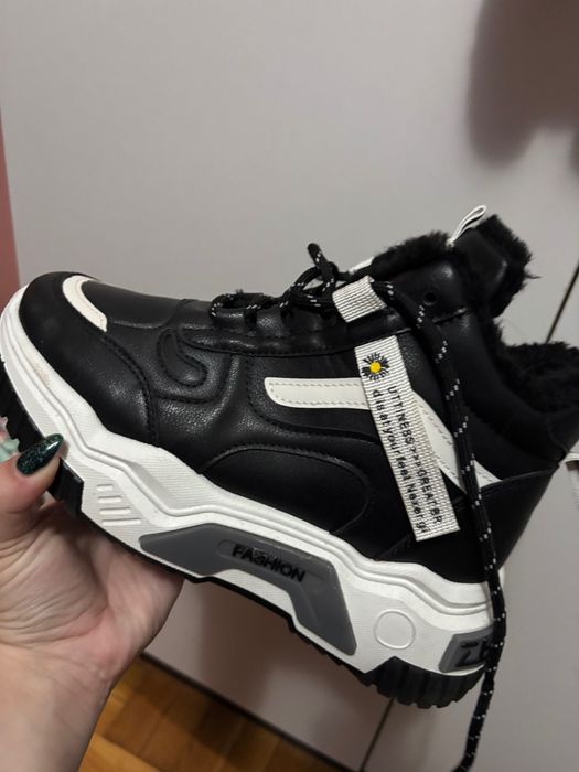 Зимни черни кецове размер 38