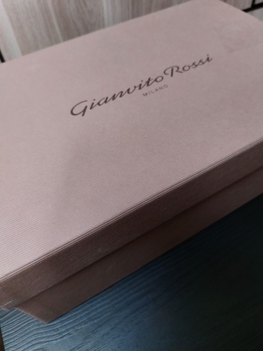 Бордовые туфли (шпильки) от итальянского бренда Gianvito Rossi из гла