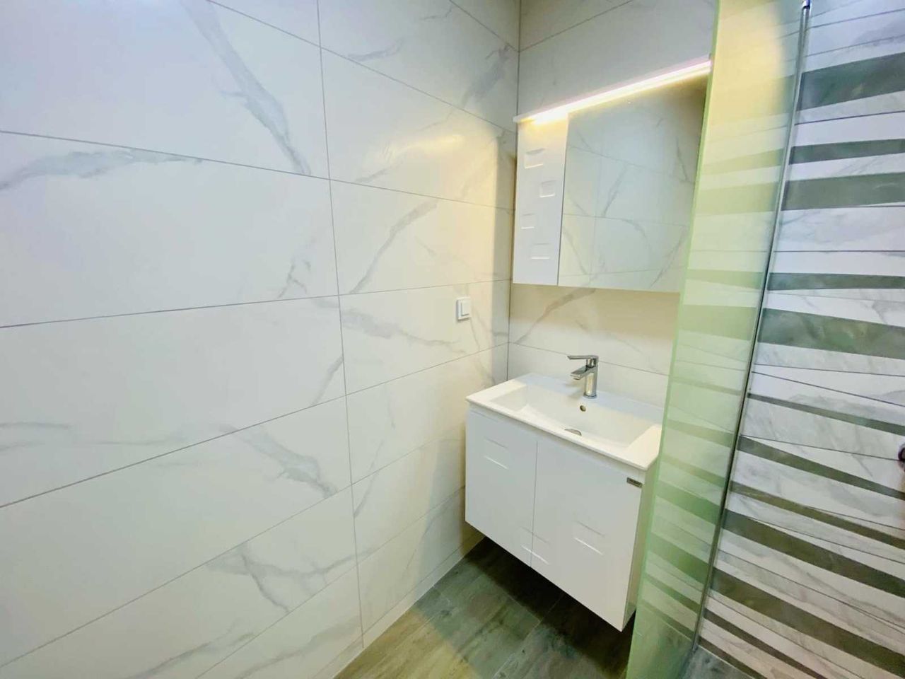 Дава се под наем Двустаен апартамент в Асеновград - 60 кв.м за 400 € - Снимка #3