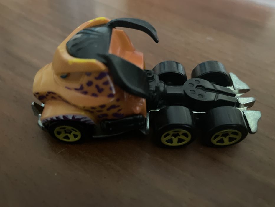 Машинка hot wheels,коллекционная меняет цвет в воде