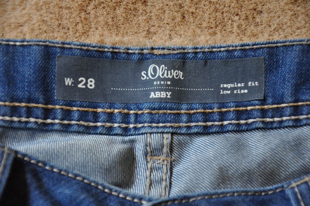 Blugi scurti s.Oliver, marimea M/Gins Denim