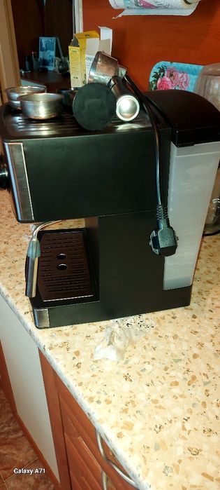 Продавам кафе машина на  дубро състояние