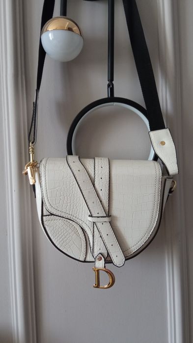 Oq sumka  o'rtacha kattalik