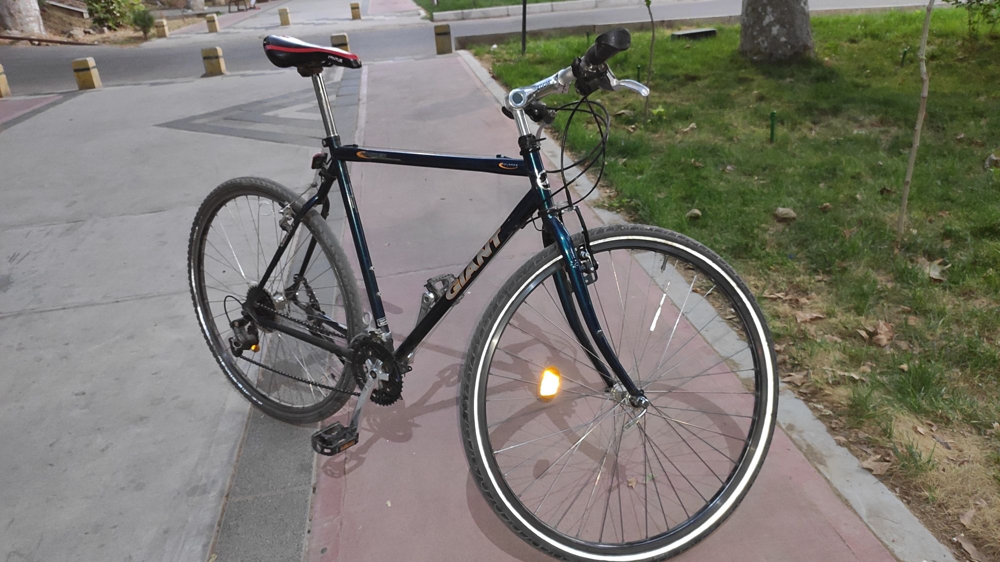 "Giant"  Тайвань. 21 скорость. 28" колеса. Рама - Chromoly