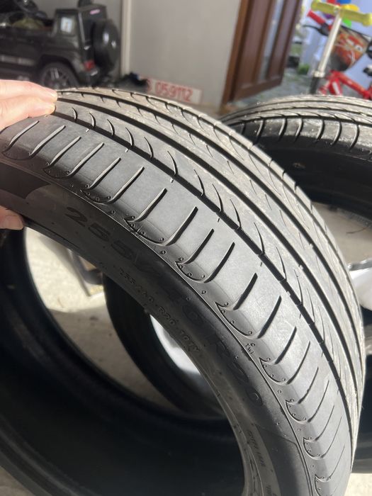 Vand 2 anvelope vara 255/40/20 pirelli
