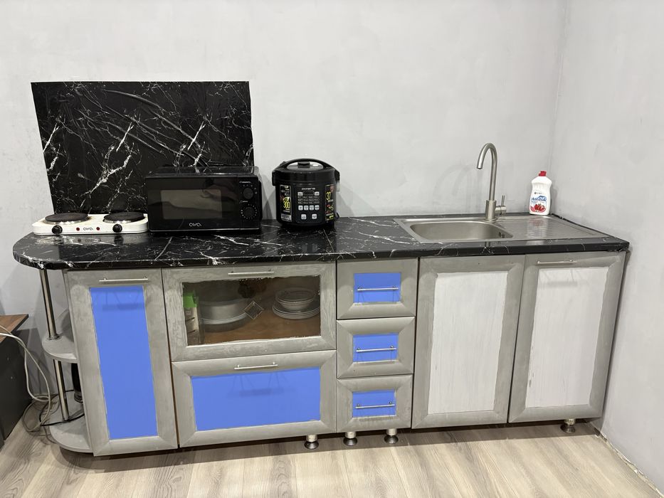 Продам кухонный гарнитур Б/у