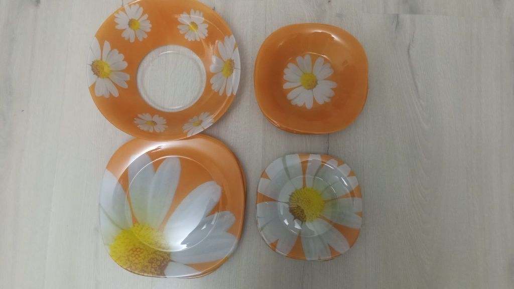 Продам сервиз чайно-столовый