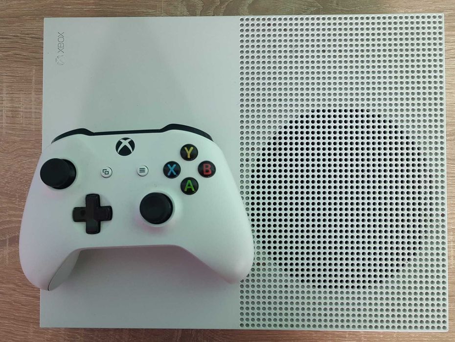 Xbox One S + Fortnite Battle Royale Launch Edition All, бял, с 4K UHD
