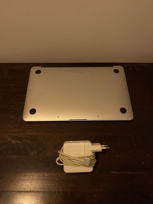 MacBook Air 11-inch Mid 2012 Edu Only