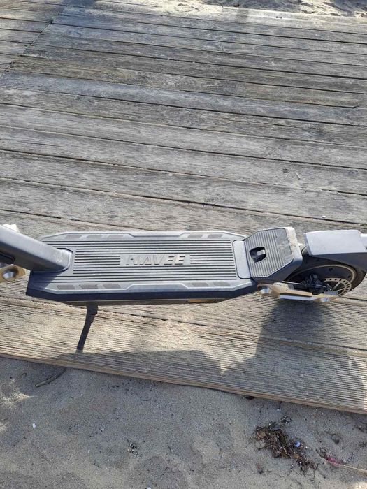 Електрическа тротинетка Navee ST3 Pro