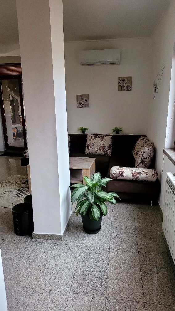 Дава се под наем Тристаен апартамент в Асеновград - 80 кв.м за 66.3 € - Снимка #3