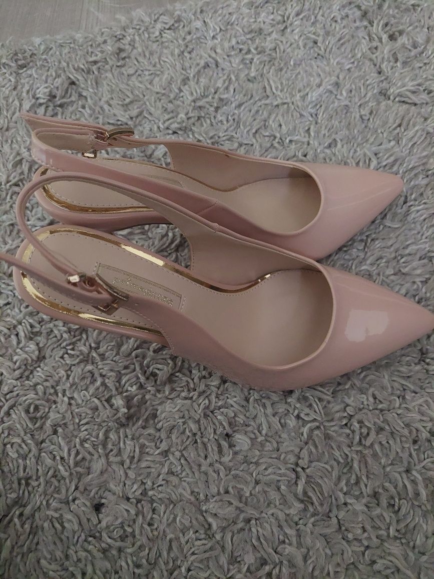 Vand pantofii primadonna collection