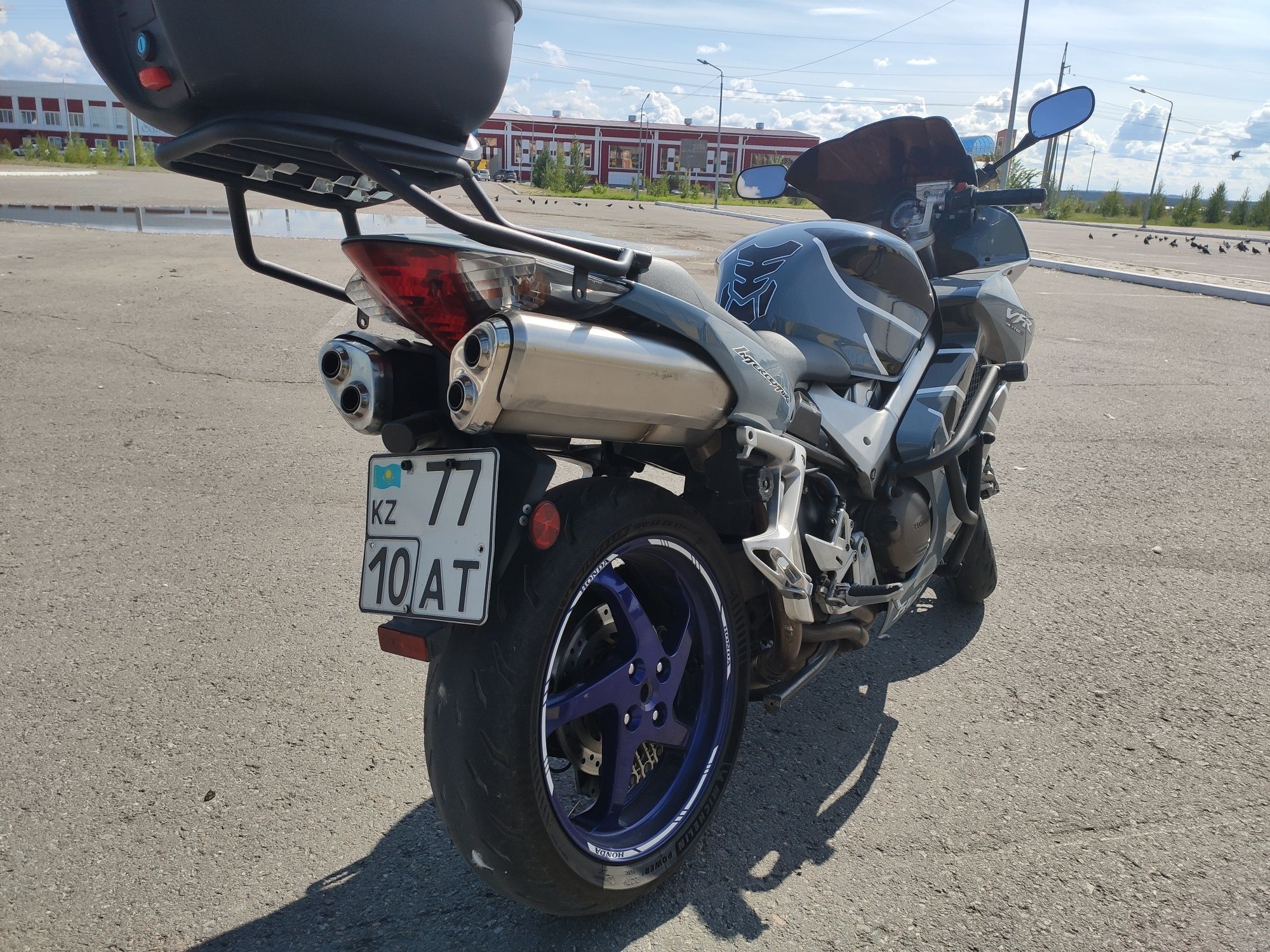 Продам Honda VFR 800