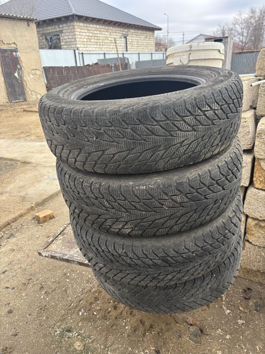 Продам Б/У комплект зимных шин хорошкго качество