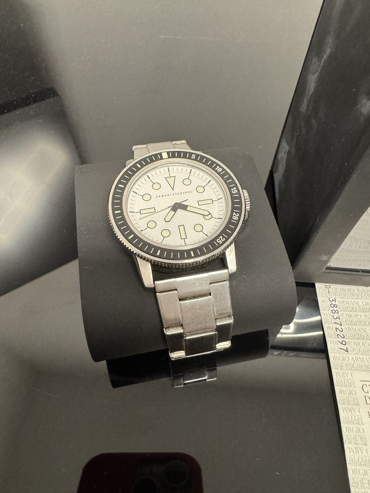 Продавам мъжки часовник Armani Exchange с метална каишка