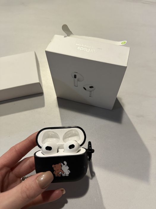 Set Apple : iphone 13 pro 256 Black , AirPods 3 si Apple Watch SE 2024
