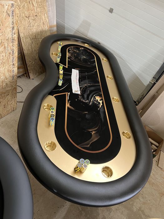 Masa Poker cu racetrack auriu pahare intrare dealer CustomTables.eu