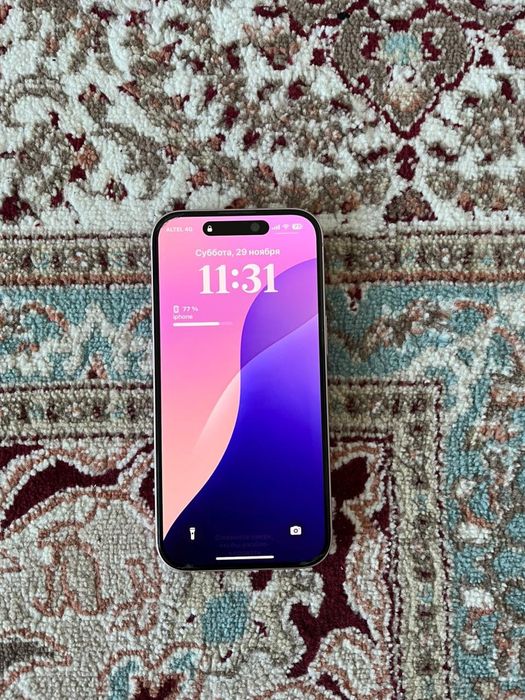 Продаю сотовый телефон айфон 15