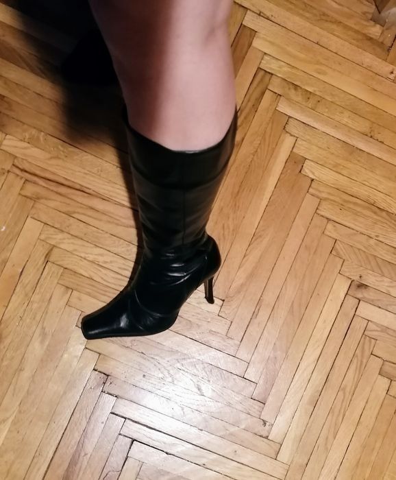 Cizme din piele naturală de calitate.