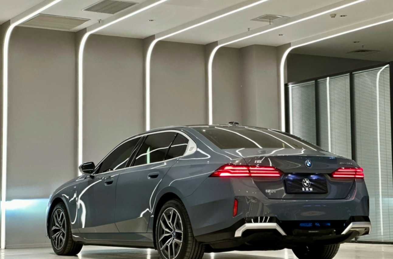 BMW i5 eDrive 35L M Sport (Нотариус)