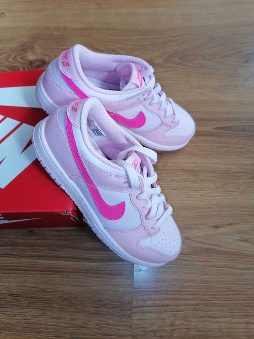 Туристически обувки Mountain Warehouse №42, Cropp 40, Nike Dunk Low 34