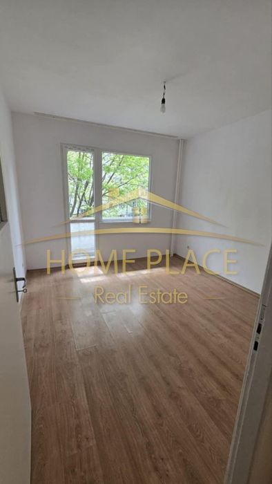 Тристаен апартамент в кв Левски