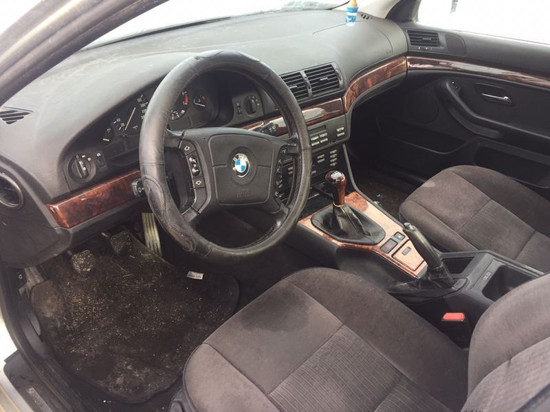BMW 520i 150к.с на части