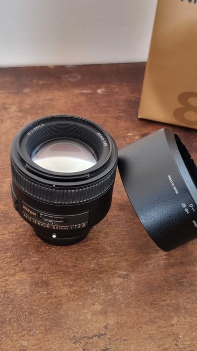 Obiectiv Nikon 85mm f/1.8 G – Portrete deosebite, Bokeh superb

Vând o